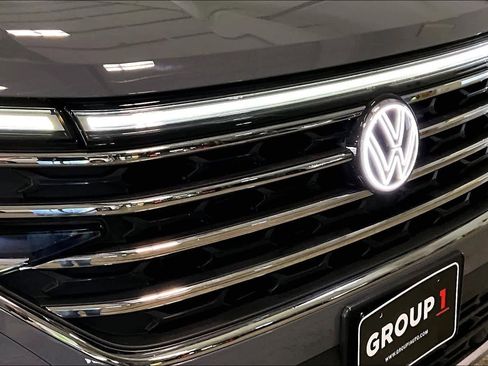 Used 2025 Volkswagen Atlas SE image 29