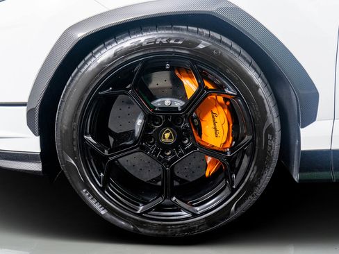 Used 2023 Lamborghini Urus Performante image 15