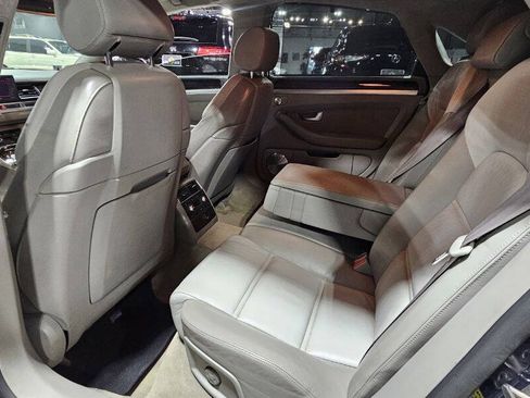 Used 2007 Audi S8 AWD/4WD image 19
