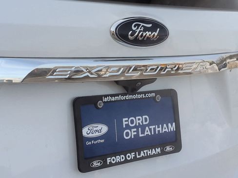 Certified 2018 Ford Explorer XLT w/ Equipment Group 202A image 13
