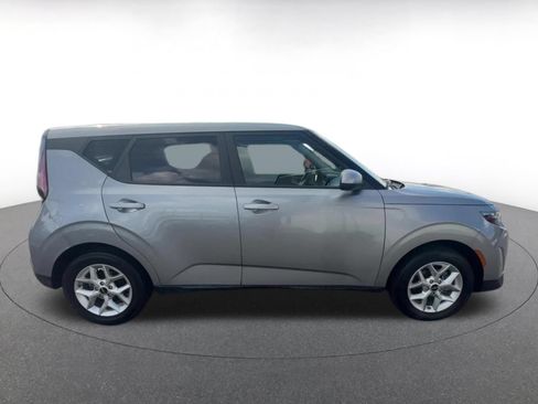 Used 2025 Kia Soul LX w/ LX Technology Package FWD image 16