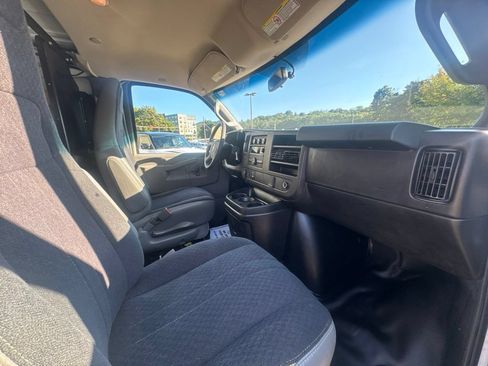 Used 2019 GMC Savana 2500 w/ Driver Convenience Package RWD image 41