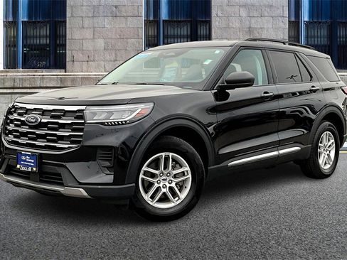 Certified 2025 Ford Explorer Active image 2