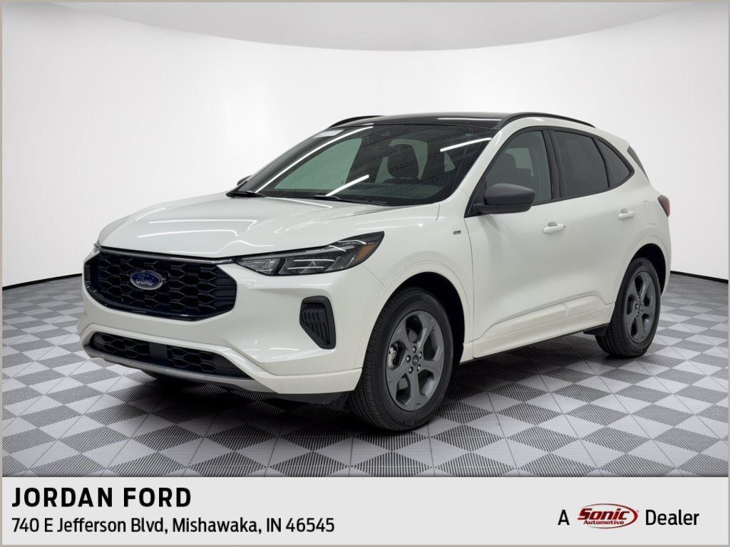 Used 2024 Ford Escape ST-Line w/ Tech Pack #1 AWD/4WD image 1