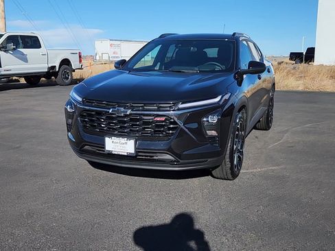 Used 2025 Chevrolet Trax RS image 4