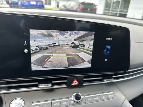 Used 2025 Hyundai Elantra SEL FWD image 18