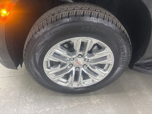 Used 2024 GMC Yukon XL SLT w/ SLT Luxury Package image 27