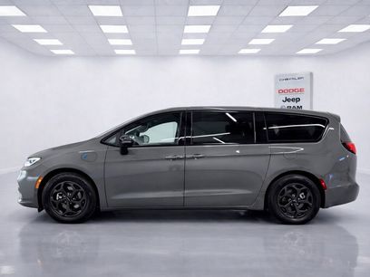 Used 2023 Chrysler Pacifica Limited w/ S Appearance Package