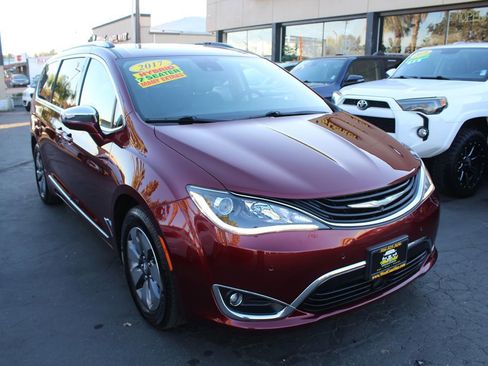 Used 2017 Chrysler Pacifica Platinum image 8