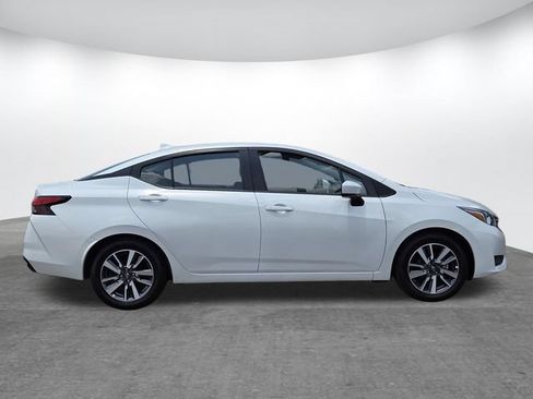Used 2023 Nissan Versa SV FWD image 3