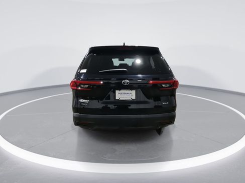 Used 2024 Toyota Grand Highlander XLE image 7