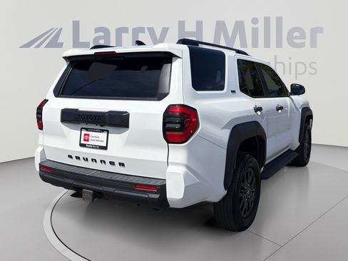 Used 2025 Toyota 4Runner 4WD image 5