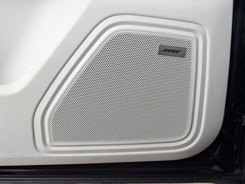 Certified 2025 Porsche Macan image 14