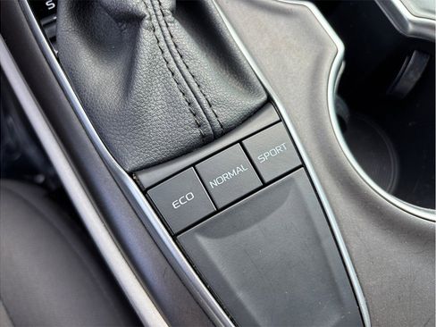 Used 2022 Toyota Camry LE image 27