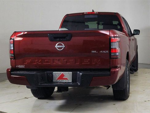 Used 2025 Nissan Frontier SL image 6