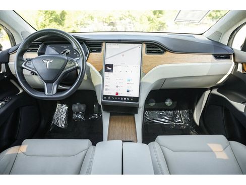 Used 2018 Tesla Model X 75D AWD/4WD image 12