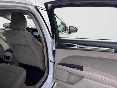 Used 2019 Ford Fusion SE FWD image 17