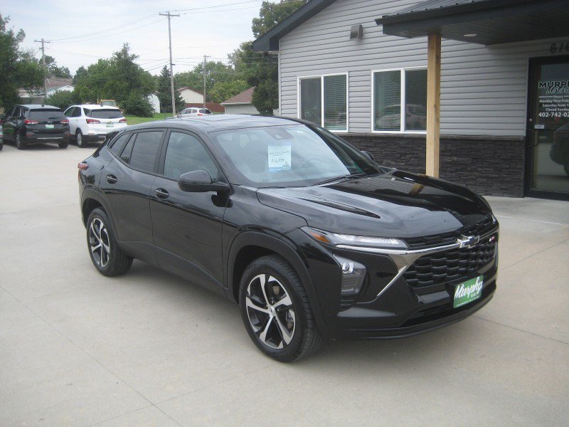 Used 2026 Chevrolet Trax RS w/ Sunroof Package FWD image 2