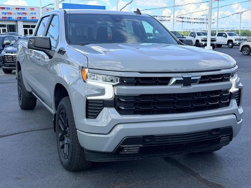 Used 2025 Chevrolet Silverado 1500 RST AWD/4WD image 3