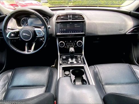 Used 2020 Jaguar XE S RWD image 15