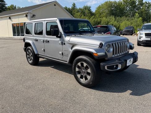 Used 2018 Jeep Wrangler Unlimited Sahara w/ LED Lighting Group AWD/4WD image 7