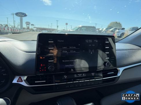 Used 2024 Toyota Sienna XLE image 26