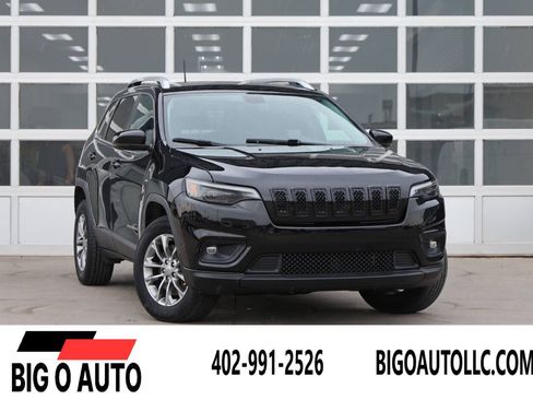 Used 2019 Jeep Cherokee Latitude Plus w/ Cold Weather Group AWD/4WD image 1