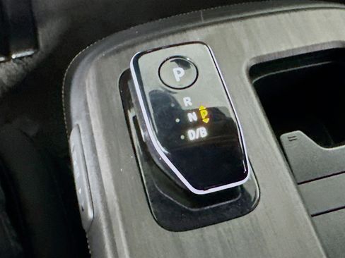 Used 2023 Nissan Ariya AWD image 25