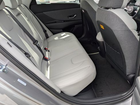 New 2025 Hyundai Elantra Limited image 24