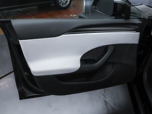 Used 2023 Tesla Model S Plaid image 12