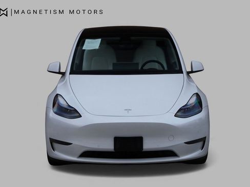 Used 2022 Tesla Model Y Long Range image 5