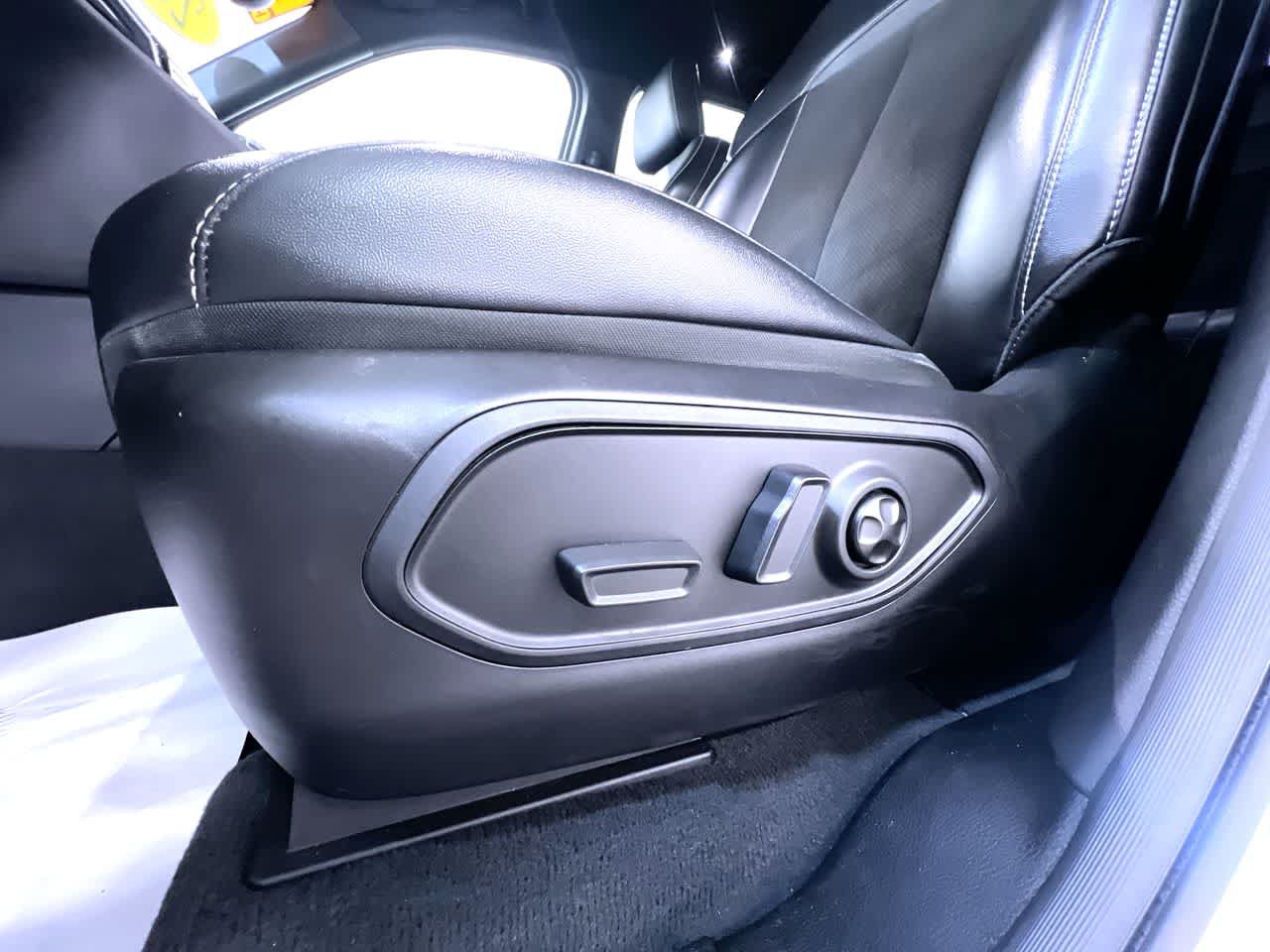 Used 2024 Jeep Grand Cherokee Altitude AWD/4WD image 13