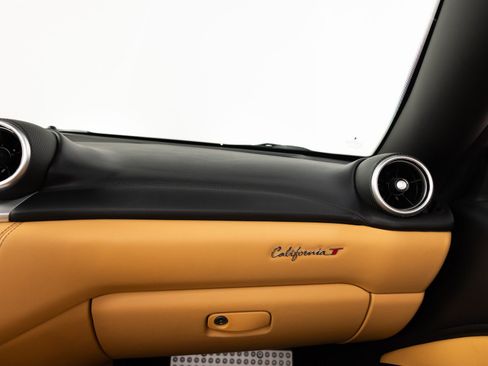 Certified 2017 Ferrari California T RWD image 89