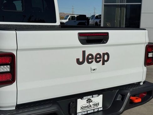 New 2026 Jeep Gladiator Mojave image 9