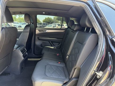 Used 2024 Volkswagen Atlas Cross Sport SE w/ Panoramic Sunroof Package FWD image 28