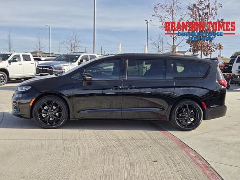 New 2026 Chrysler Pacifica Limited w/ S Appearance Package FWD image 1
