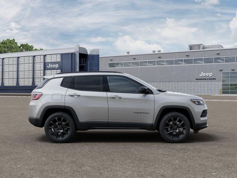 New 2026 Jeep Compass Latitude image 21