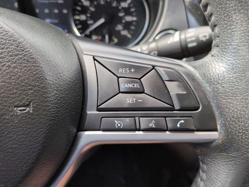 Used 2018 Nissan Rogue SV AWD/4WD image 24
