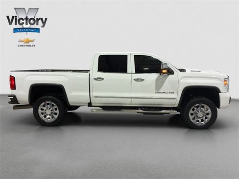 Used 2017 GMC Sierra 2500 Denali w/ Duramax Plus Package image 5