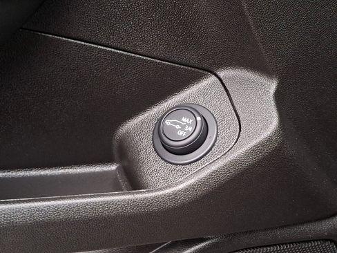 Used 2023 GMC Terrain AT4 image 27