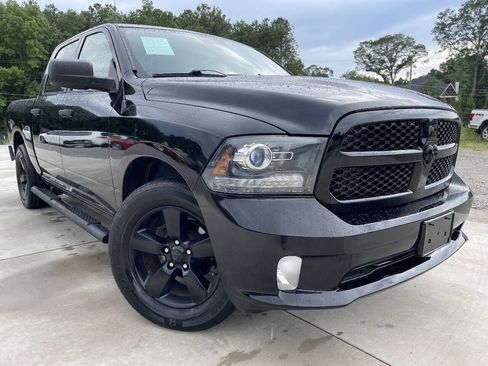 Used 2015 RAM 1500 Express RWD image 3