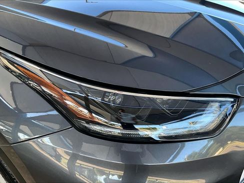 Used 2021 Toyota Highlander XLE AWD/4WD image 28
