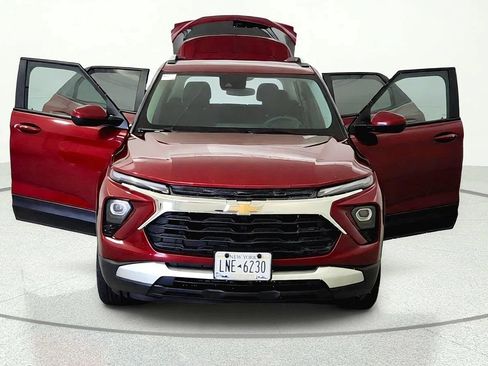 Used 2025 Chevrolet TrailBlazer LT AWD/4WD image 8