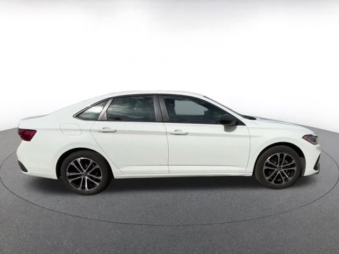 Used 2025 Volkswagen Jetta Sport image 16