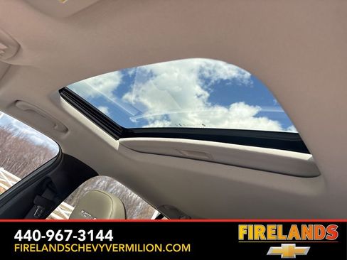 Used 2025 Chevrolet Trax ACTIV w/ Sunroof Package image 3