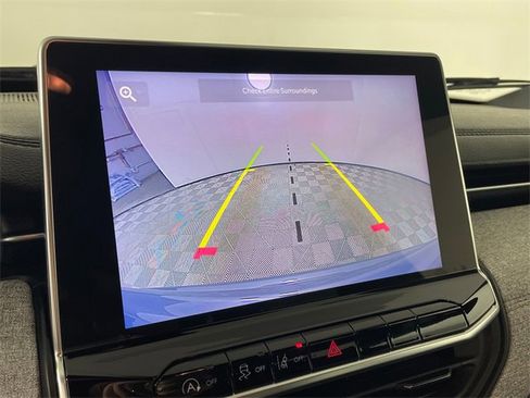 Used 2024 Jeep Compass Latitude image 8