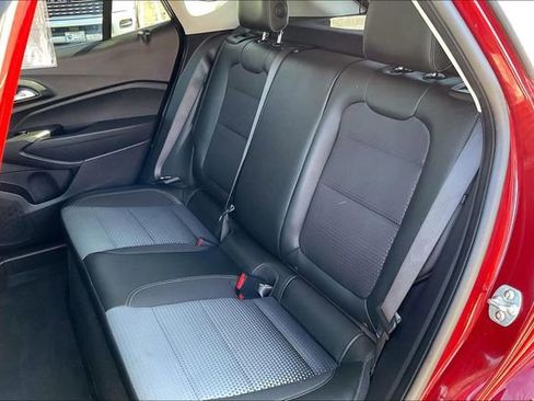 Used 2025 Chevrolet Trax LT w/ LT Convenience Package FWD image 25