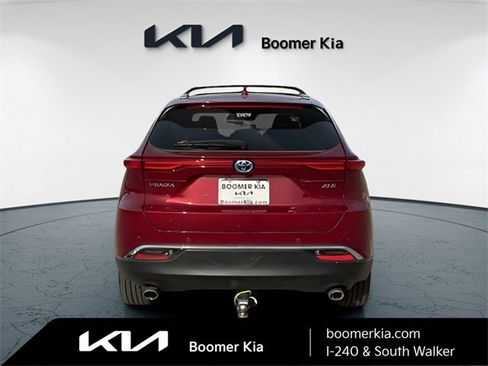 Used 2023 Toyota Venza XLE image 6