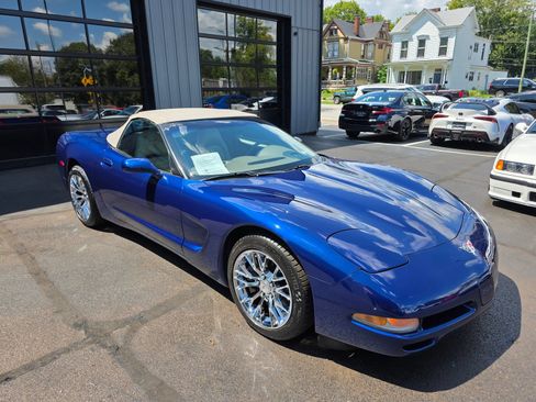 Used 2004 Chevrolet Corvette Convertible w/ Preferred Equipment Group RWD image 45