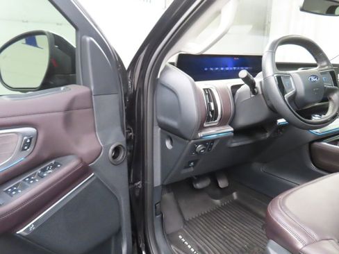 Used 2025 Ford Expedition Max Platinum w/ Platinum Ultimate Package image 64